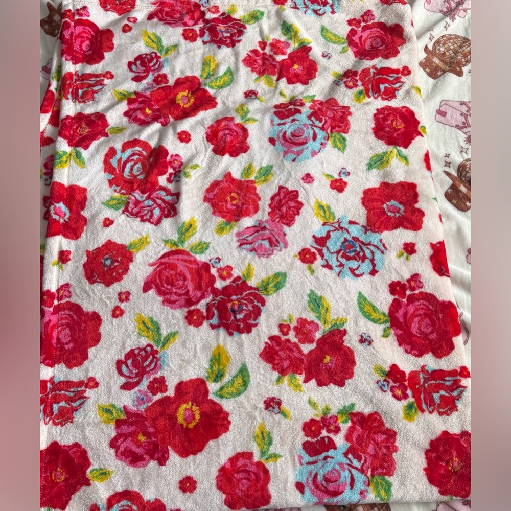 Roses Throw Blanket - Picture 4 of 5